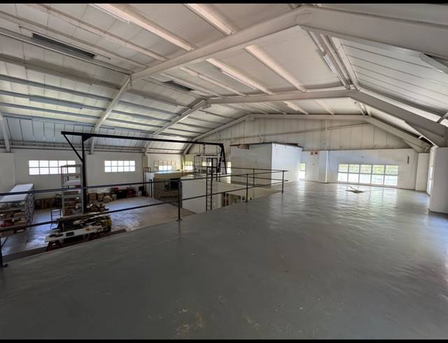 1,000M² WAREHOUSE FOR SALE IN RAND LEASE